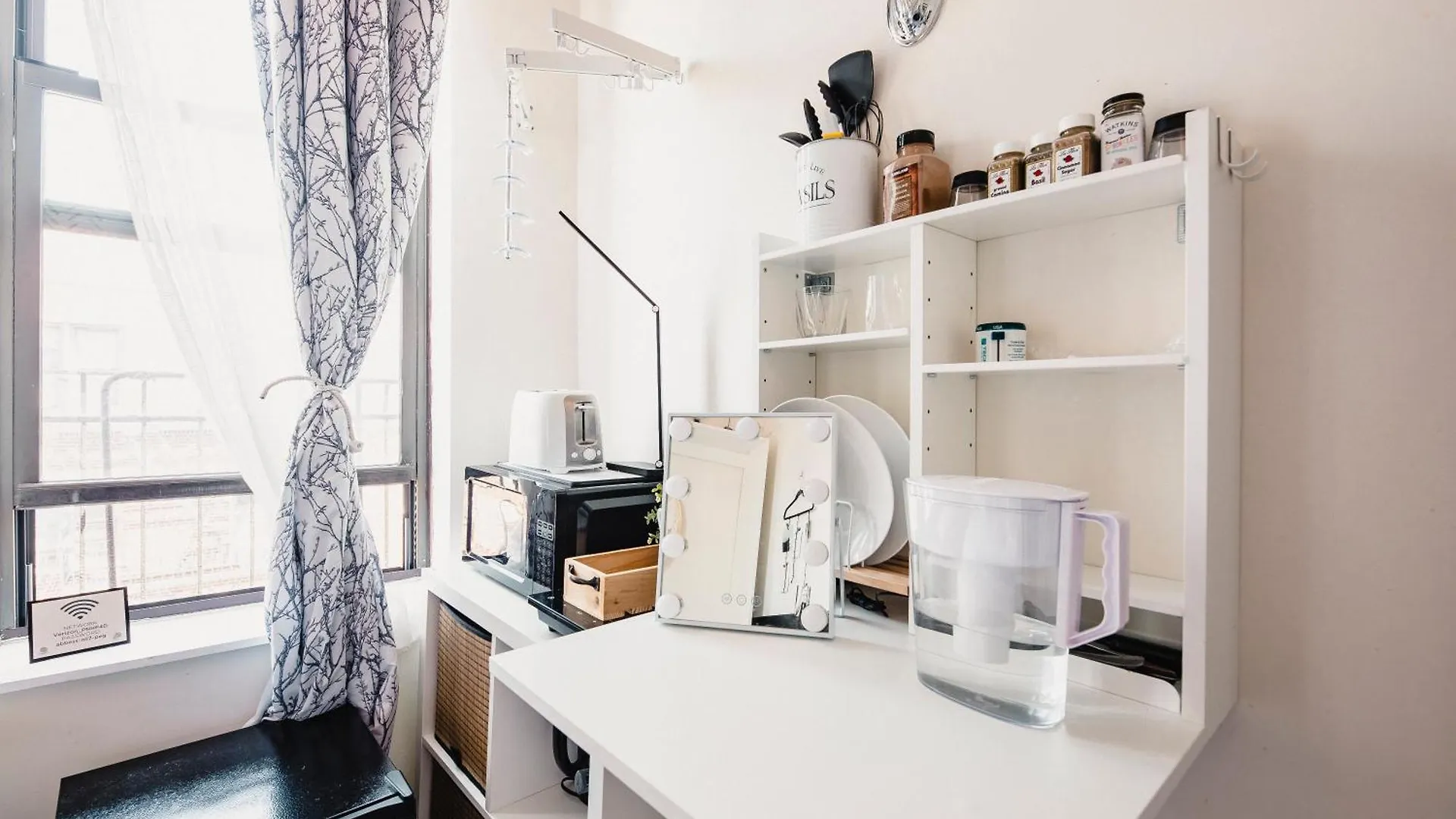 Cat Room By Delicate Stays Living Room Conversion Shared Space Room Only Cat Friendly Only 25 Min To Time Square New York