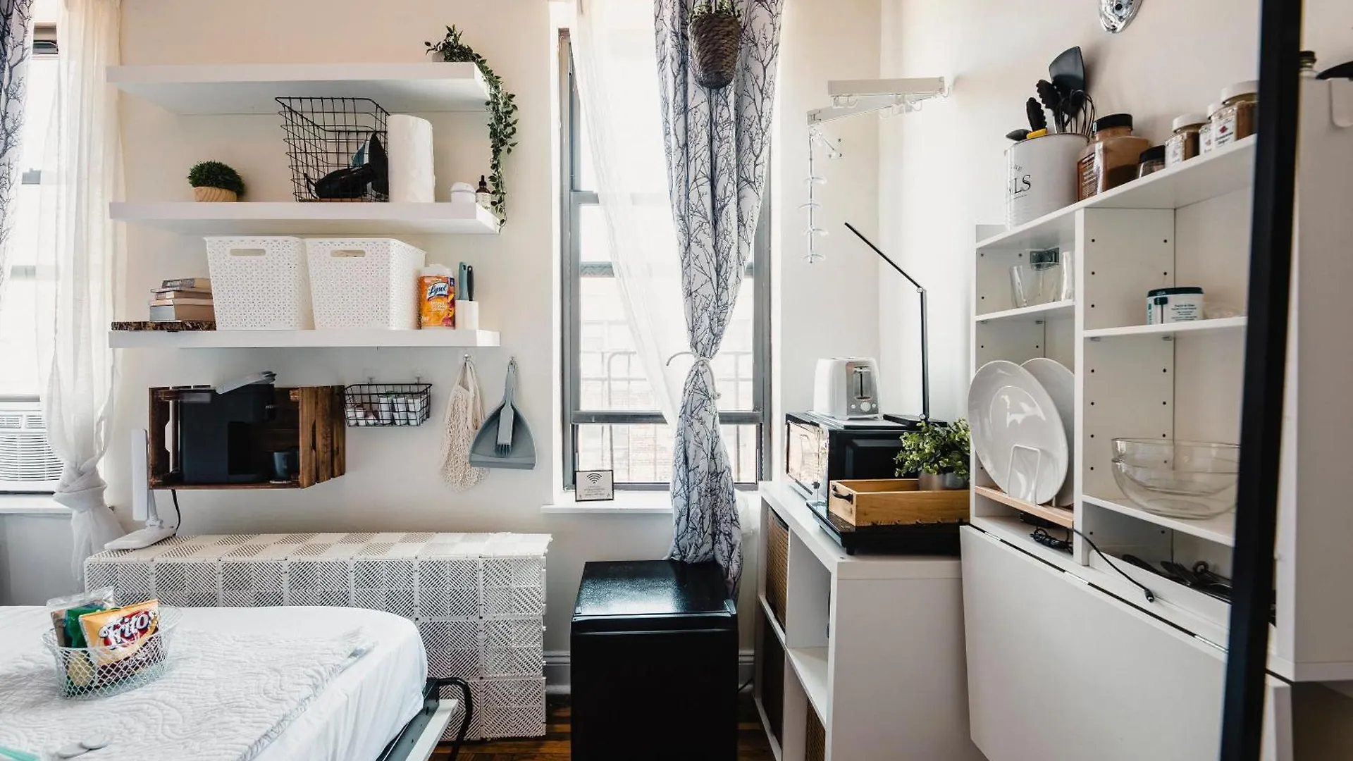Cat Room By Delicate Stays Living Room Conversion Shared Space Room Only Cat Friendly Only 25 Min To Time Square New York United States