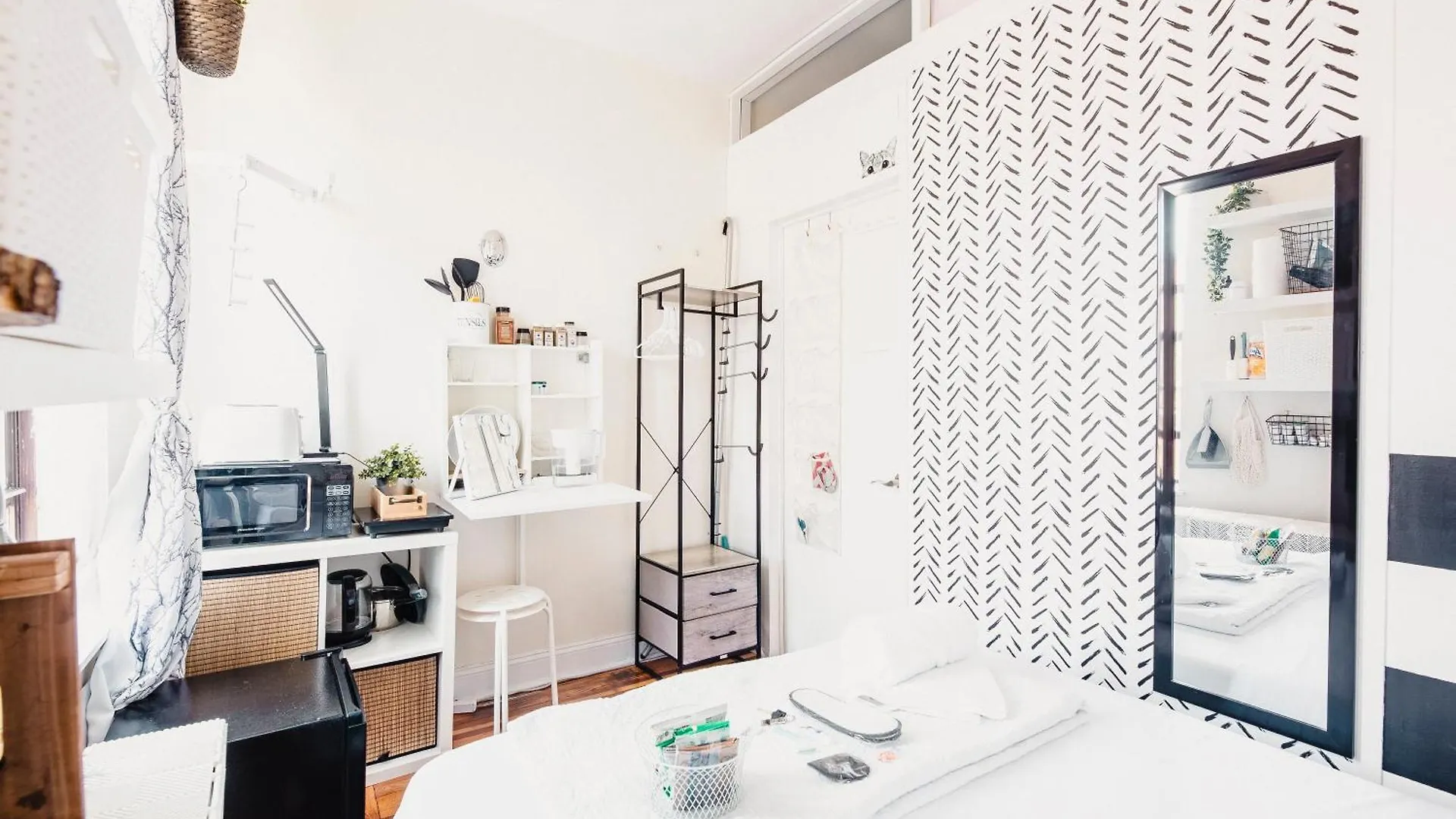 Apartment Cat Room By Delicate Stays Living Room Conversion Shared Space Room Only Cat Friendly Only 25 Min To Time Square New York United States