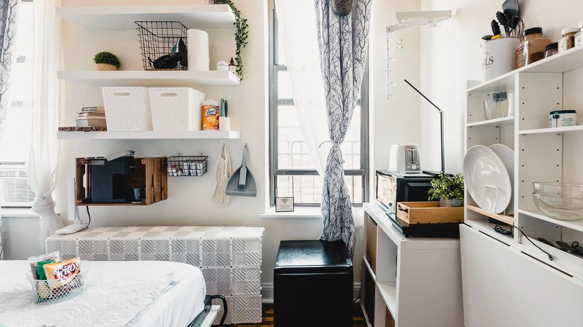 Cat Room By Delicate Stays Living Room Conversion Shared Space Room Only Cat Friendly Only 25 Min To Time Square New York Apartment
